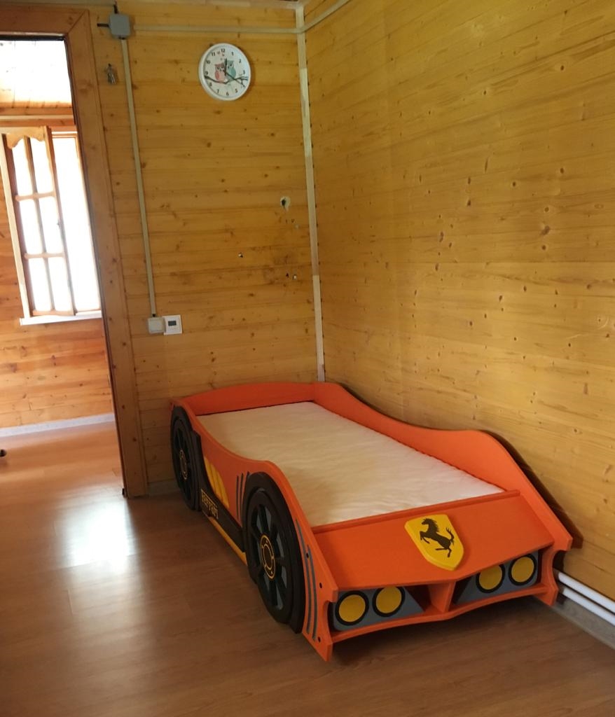 Детская кровать машина из дерева без спойлера 